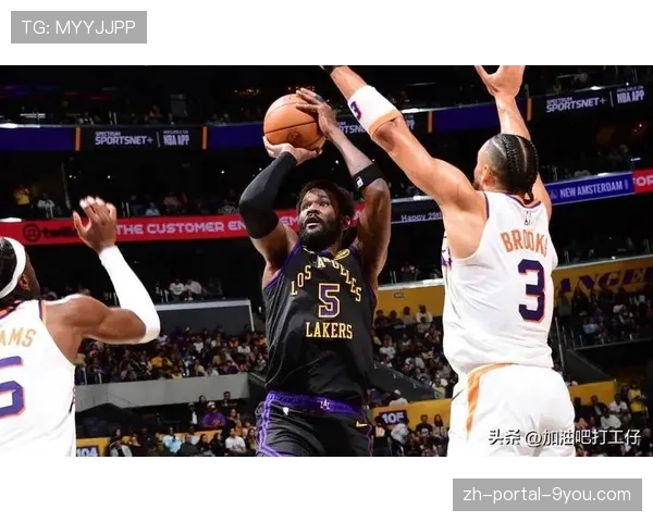 常规赛收官日：湖人101-73大胜太阳，詹姆斯戴维斯轮休备战季后赛